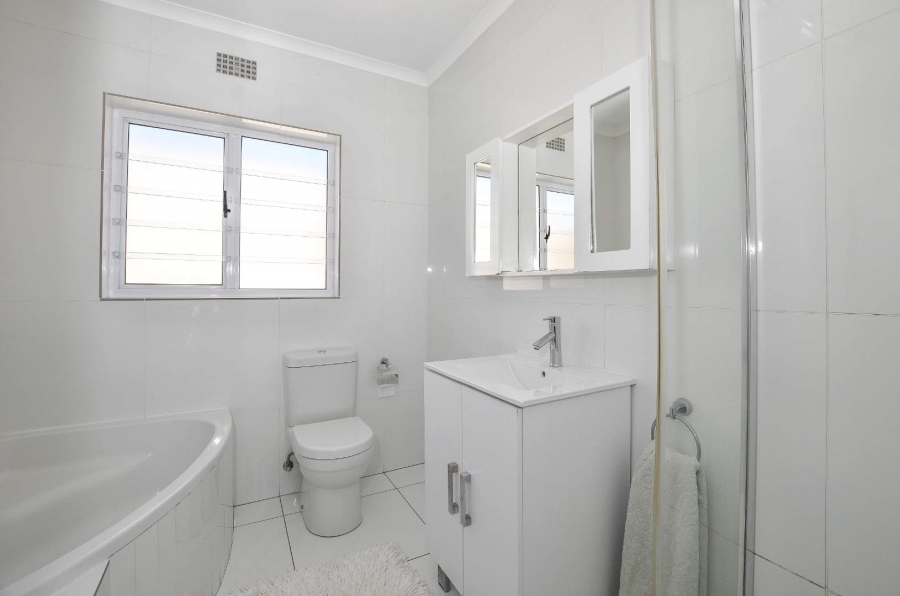 2 Bedroom Property for Sale in Table View Western Cape